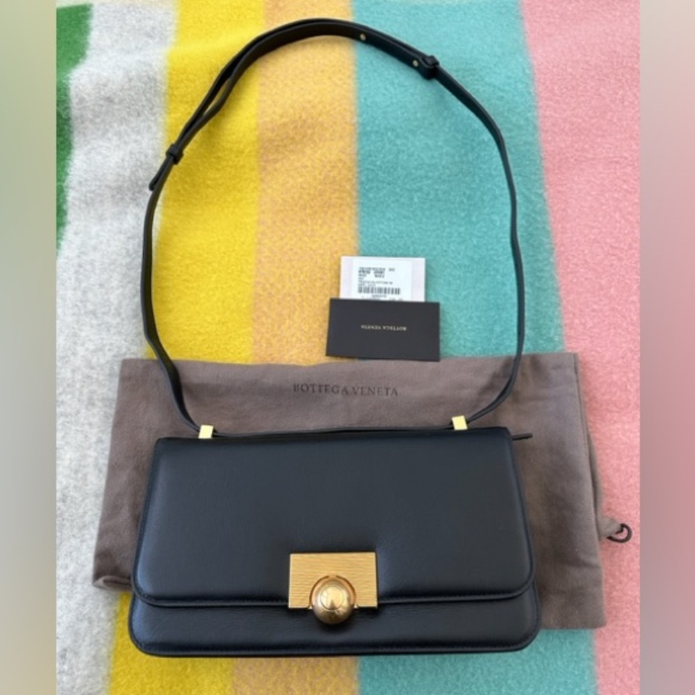 EUC Bottega Veneta Ball Lock bag